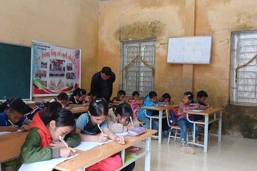 Chuyện những người thầy 'gieo chữ' nơi thâm sơn cùng cốc