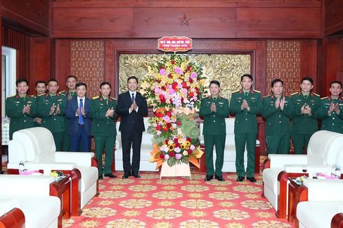 Phó Bí thư Thường trực Tỉnh ủy Nguyễn Hồng Phong thăm, chúc mừng Bộ Tư lệnh Quân khu 4