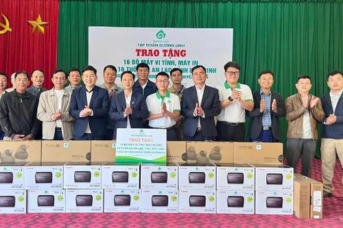 Tập đoàn Dương Linh trao tặng 16 bộ máy tính cho các thôn xã An Lạc