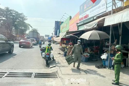 Xử lý lấn chiếm lòng đường, vỉa hè