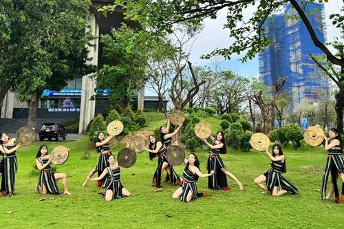'Công nhân Gia Lai hòa nhịp vũ điệu đại ngàn'