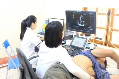 Hơn 600 người dân được khám sàng lọc ung thư