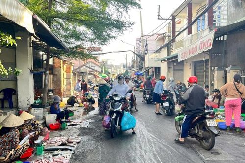 Sức hút chợ Cẩm Xìn