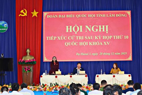 Đoàn ĐBQH Lâm Đồng tiếp xúc với cử tri xã Đạ Huoai 3