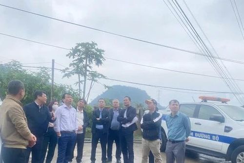 Kiểm tra nguy cơ sạt lở trên Quốc lộ 6