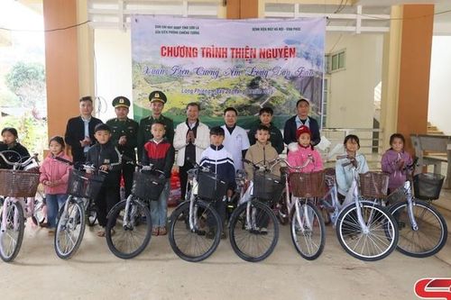 Chương trình thiện nguyện 'Xuân biên cương ấm lòng dân bản'