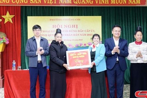Lãnh đạo phường Chiềng Cơi đối thoại với nhân dân