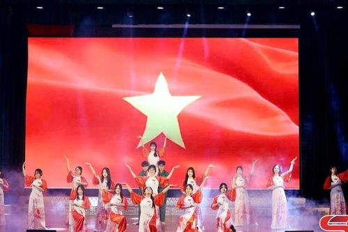 Chương trình nghệ thuật 'Tự hào tiếp bước cha anh'
