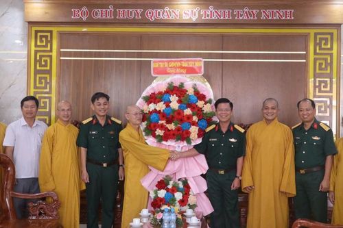 Tây Ninh: Ban Trị sự GHPGVN tỉnh thăm và chúc mừng ngày thành lập Quân đội Nhân dân Việt Nam