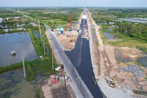 Hạ tầng giao thông thuận lợi, khách du lịch đến Cà Mau tăng cao
