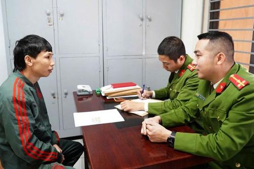 Vận động đối tượng truy nã trốn ở Thái Lan về đầu thú