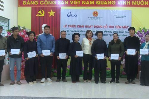 Cục Quản lý đê điều và Phòng, chống thiên tai trao gần 1,4 tỷ đồng hỗ trợ khẩn cấp tại xã Cần Yên