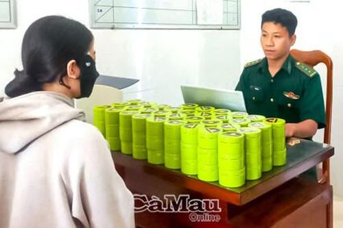 Đồn Biên phòng Đất Mũi thu giữ 100 hộp mỹ phẩm không rõ nguồn gốc