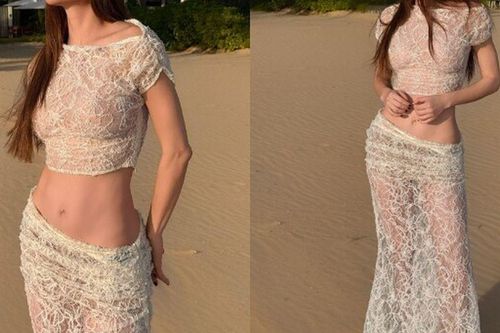 Hồ Ngọc Hà mặc mỏng tang khoe 'cặp kiếm Nhật' đẹp mướt mắt, để lộ một điểm khiến dân tình trầm trồ