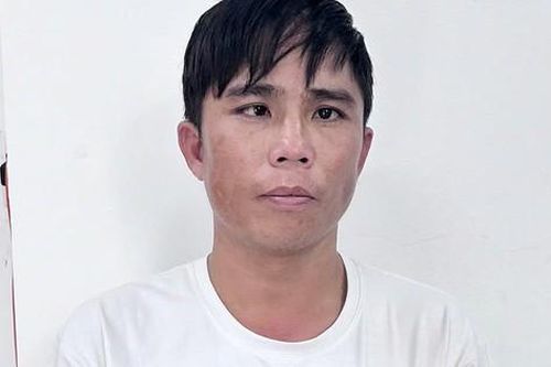 Bé gái cầm điện thoại 'hớ hênh', gã thanh niên lao vào cướp