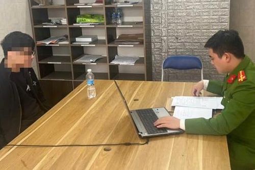 Hành động bất ngờ của gã thanh niên khi bạn gái không đồng ý chia tay
