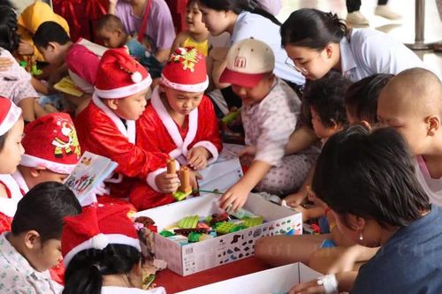 Mang Giáng sinh đến với bệnh nhi