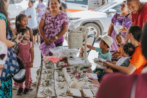 Quốc gia phát tiền để dân giảm gánh nặng sinh hoạt