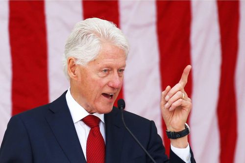 Ông Bill Clinton nói bị biến thành 'kẻ chịu trận'