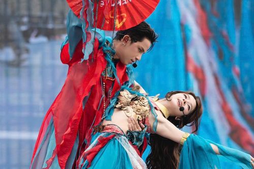 Hơn 50 nghệ sĩ bùng nổ tại concert dài kỷ lục ở Hưng Yên