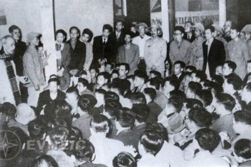 Bác Hồ thăm Nhà máy điện Yên Phụ và Nhà máy đèn Bờ Hồ