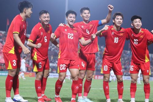 U22 Việt Nam biến Quả bóng vàng Việt Nam thành 'cuộc đua kỳ thú'
