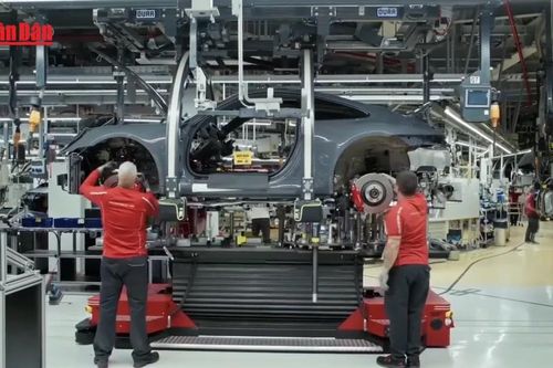 EU xem xét nới mục tiêu phát thải, cho phép xe xăng tồn tại sau 2035