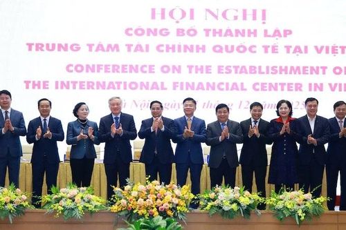 Thuê người nước ngoài làm Giám đốc điều hành Trung tâm tài chính quốc tế tại Việt Nam