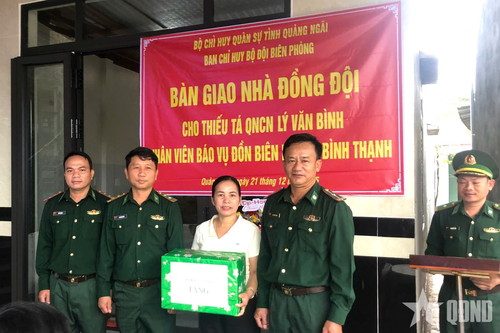Bộ đội Biên phòng tỉnh Quảng Ngãi bàn giao nhà đồng đội tặng quân nhân