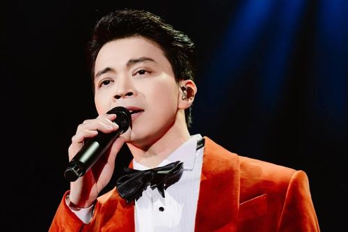 Gây bất ngờ khi kết hợp với các 'sao Việt', Lân Nhã hát live 'như nuốt đĩa' trong concert cá nhân