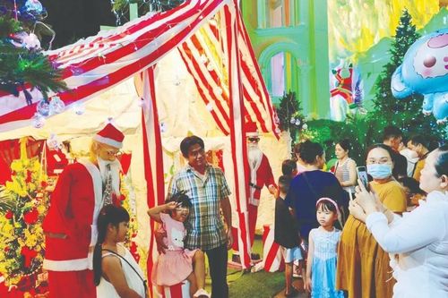 Rộn ràng không khí Giáng sinh tại TPHCM