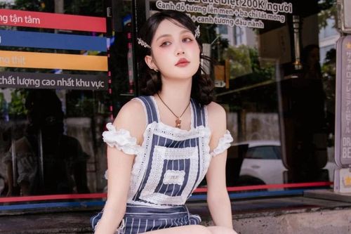 Visual căng tràn sức sống của Ngọc Trinh ở tuổi U40