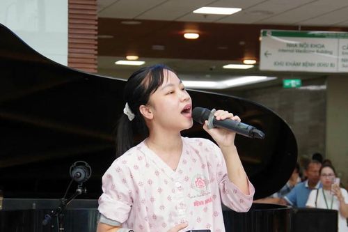 Mang âm nhạc đổi lấy những nụ cười nơi bệnh viện