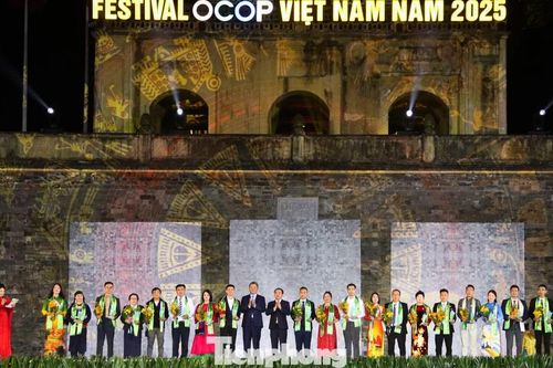 'Chúng ta không chỉ bán một trái cam, một gói chè hay một cân gạo đơn thuần'