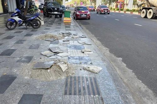Lý do loạt vỉa hè ở Buôn Ma Thuột vừa lát đá đã bị xới tung