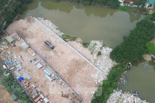 Thành ủy Hà Nội yêu cầu xử lý tình trạng đổ trộm trạc thải xây dựng, san lấp ao hồ