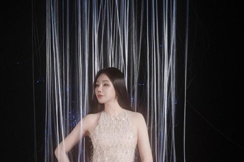 Hồ Quỳnh Hương ra mắt album 'Khi em hát' sau 11 năm vắng bóng