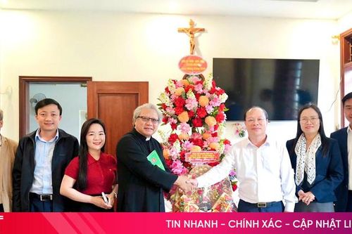 Lãnh đạo phường Sông Trí chúc mừng Giáng sinh tại Giáo phận Hà Tĩnh