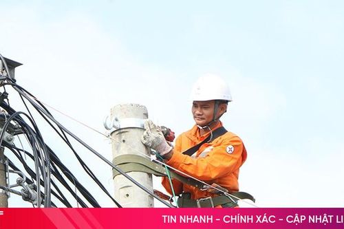 Tốc lực thi công, đưa công trình khôi phục lưới điện 'về đích' đúng hẹn