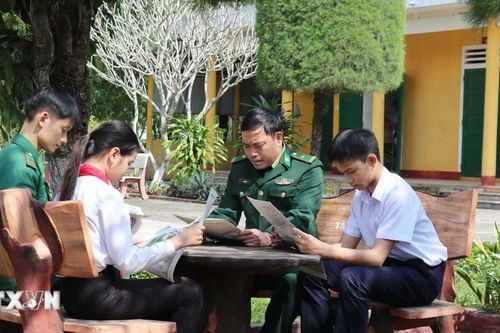 Nâng bước học trò nghèo miền biên viễn chinh phục tri thức