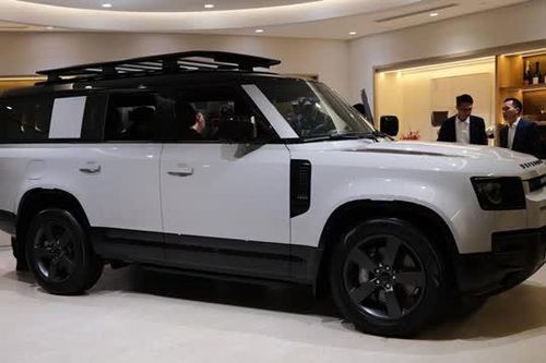 Land Rover Defender 2026 trình làng tại VIệt Nam, giá từ 5,099 tỷ đồng