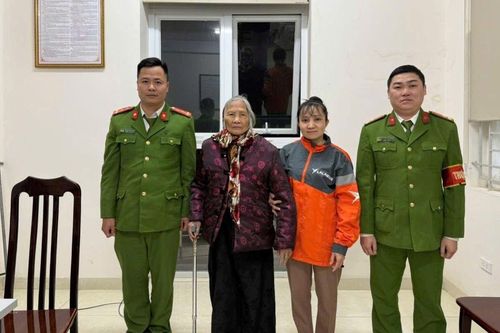 Cụ bà đi lạc giữa tiết trời lạnh giá và cái kết ấm lòng