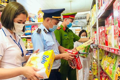 Hà Nội siết chặt thị trường bánh kẹo Tết, bảo vệ sức khỏe người tiêu dùng