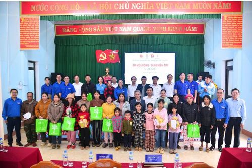 Ngành điện miền Trung tri ân và hỗ trợ cộng đồng tại Huế