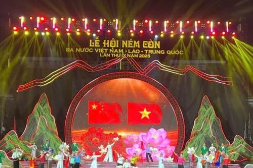 Bế mạc Lễ hội Ném còn ba nước Việt Nam – Lào – Trung Quốc
