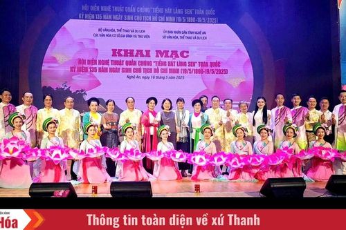 Con tằm lặng lẽ buông tơ