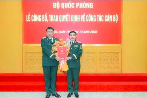 Tư lệnh và Chính ủy Quân khu 7 được thăng quân hàm trung tướng