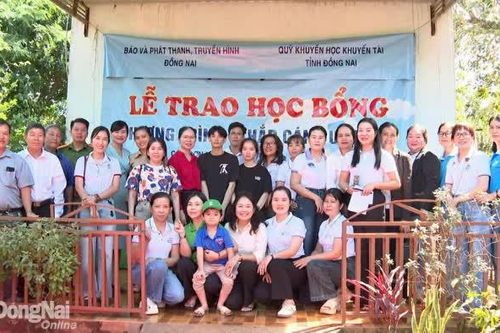 Phép màu nhân ái thắp sáng tương lai hai anh em mồ côi