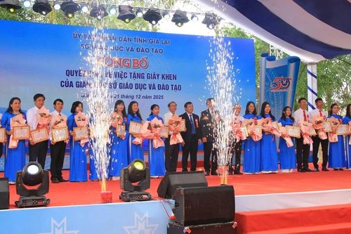 Trường THPT Pleiku kỷ niệm 50 năm ngày thành lập
