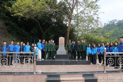 Khối các cơ quan UBND tỉnh tổ chức hành trình về nguồn nhân dịp kỷ niệm 81 năm ngày thành lập Quân đội Nhân dân Việt Nam